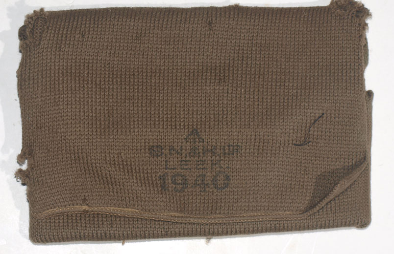 1940 dated cap comforter £10.00
