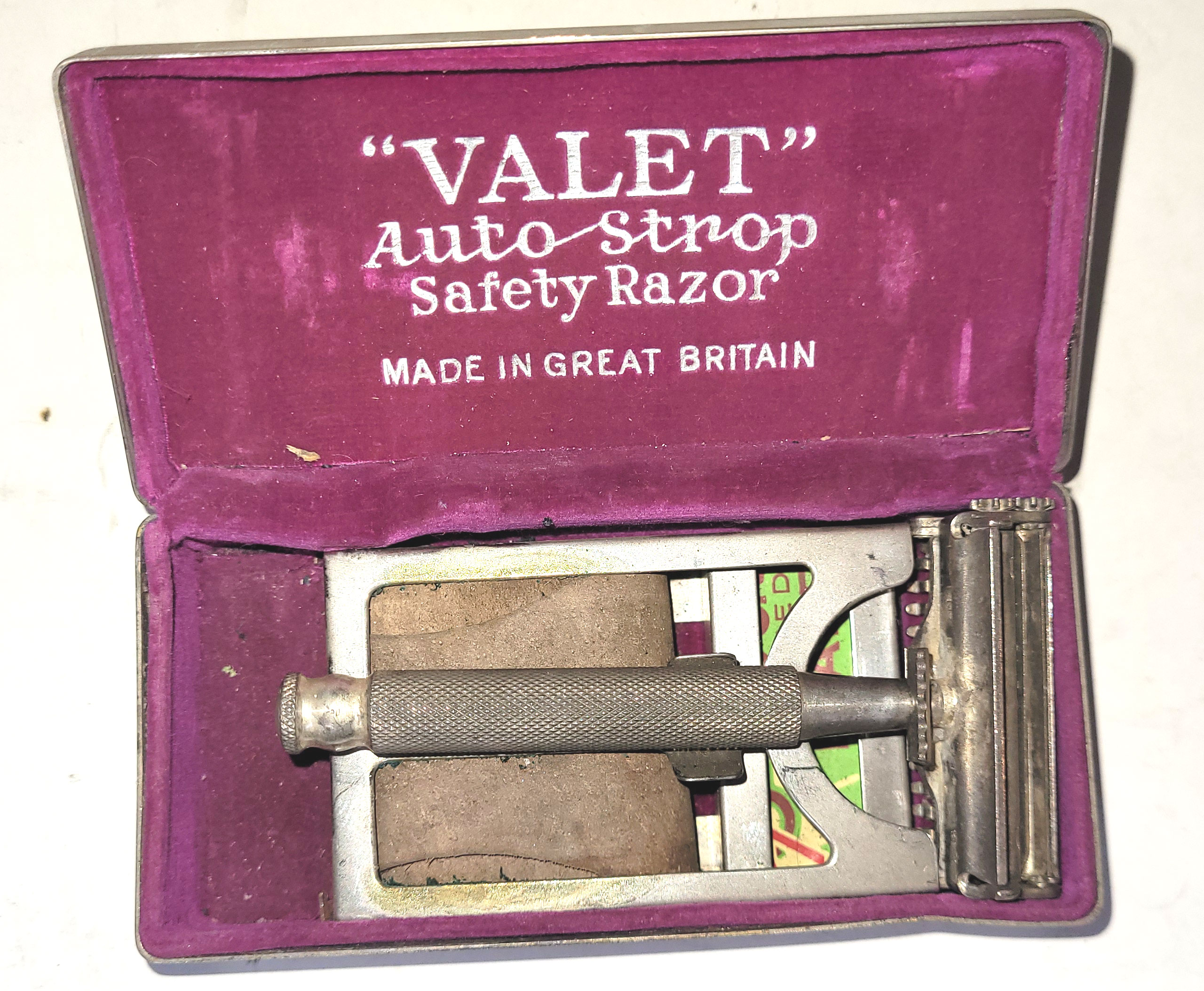 'Valet' quality razor similar to that used by Pte Tom Payne in Normandy £25